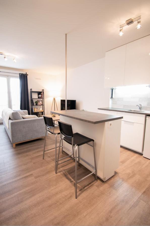 Joli studio tout confort à 2 pas de la gare Poissy Exterior foto