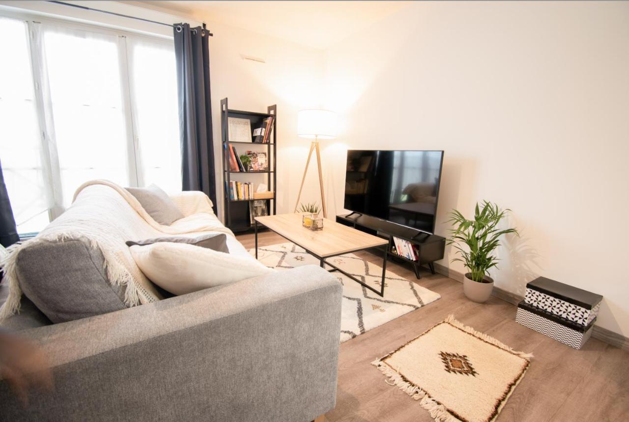 Joli studio tout confort à 2 pas de la gare Poissy Exterior foto